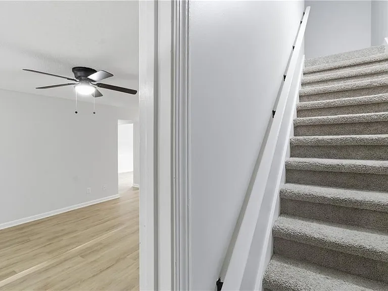 2110 Meadow View Ct — Photo 34