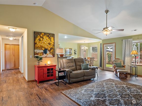 5th image of 47 NE Mulberry Court