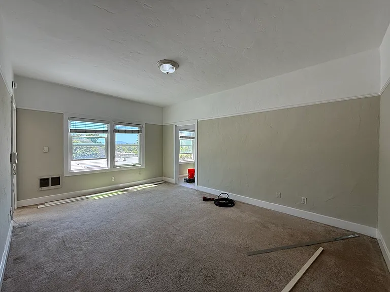 2451 Le Conte — Photo 20