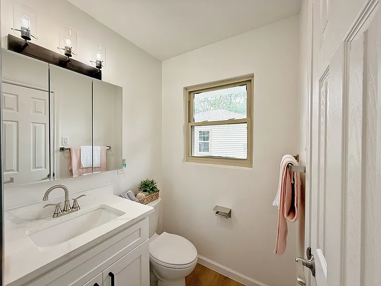 700 Dumont Dr — Photo 8