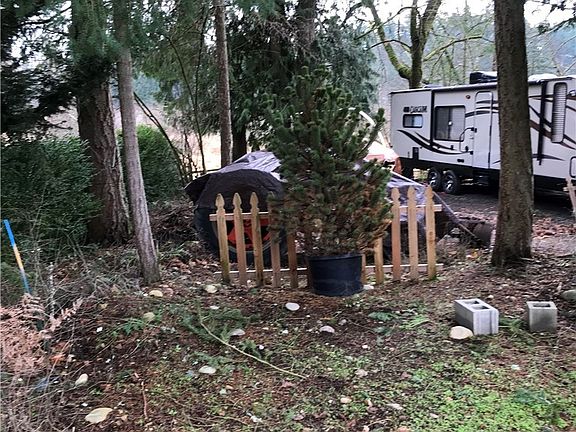 3rd image of 21805 Meadow Ct SE