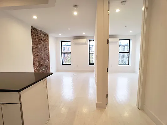 Rented by EXR | media 7