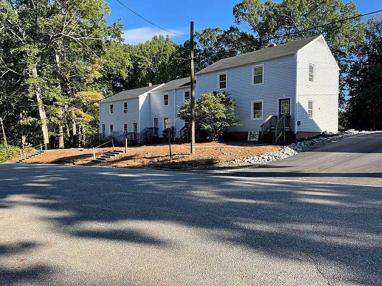 Dolphin Apartments — Photo 8