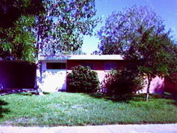 930 Woodlawn Dr, Corpus Christi, TX 78412