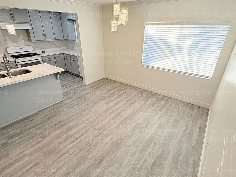 2238 Lindora St — Photo 9