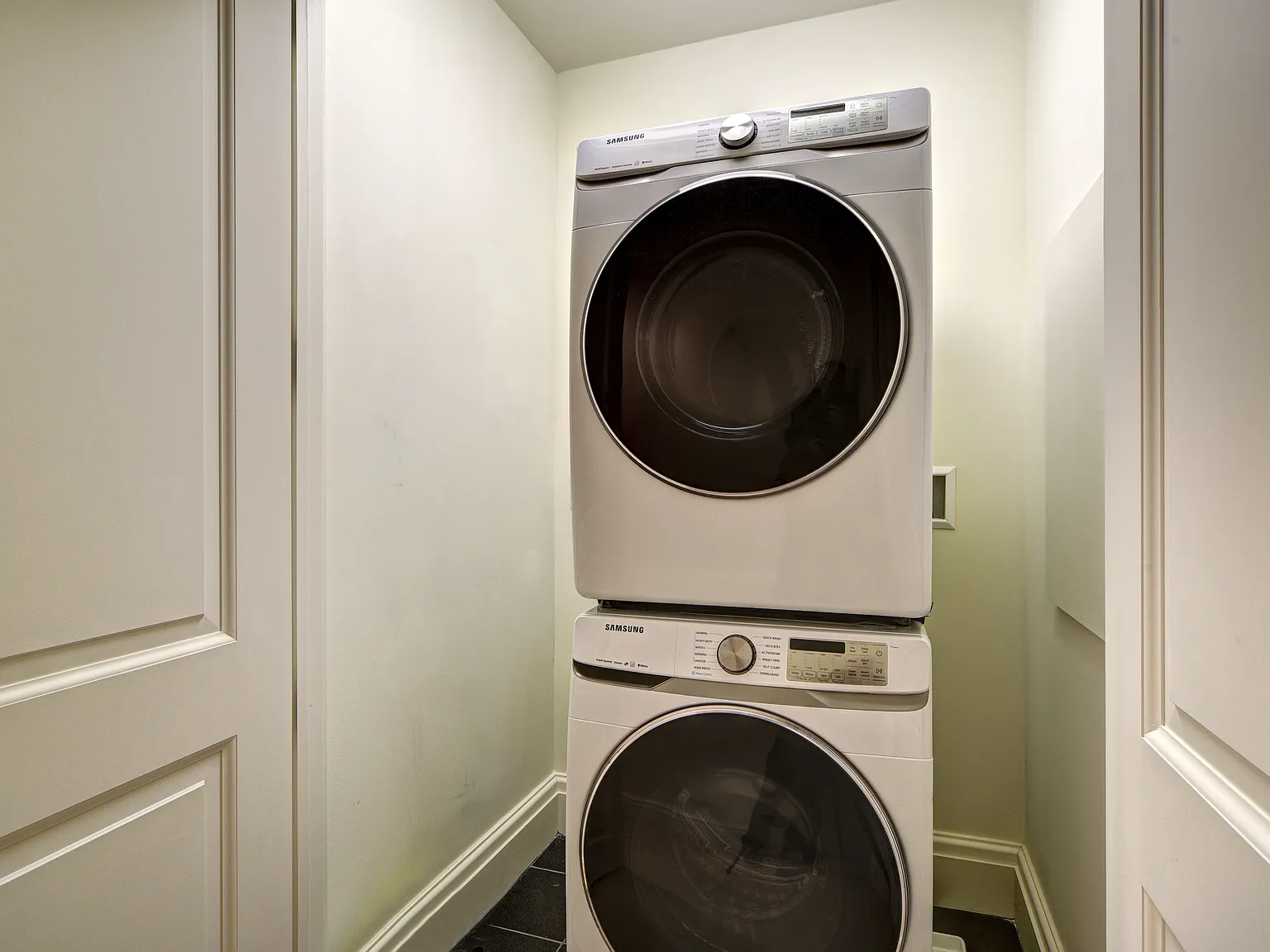 Pristine Watchcase Apartment in the Heart of Sag Harbor Village — Photo 4