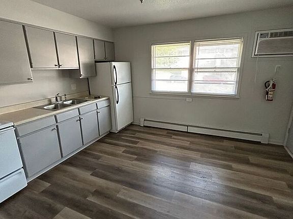 3rd image of 602 E 2nd St S #4