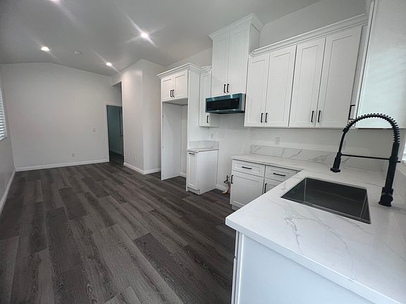 5th image of 504 E Newmark Ave #A