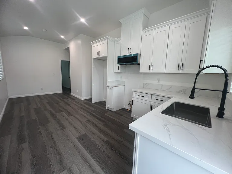 504 E Newmark Ave #A — Photo 5