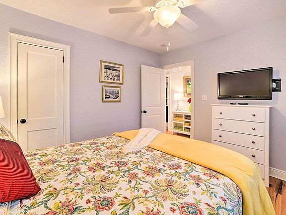 2nd image of 1401 N Duval St