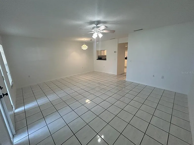 106 S Primrose Dr — Photo 3