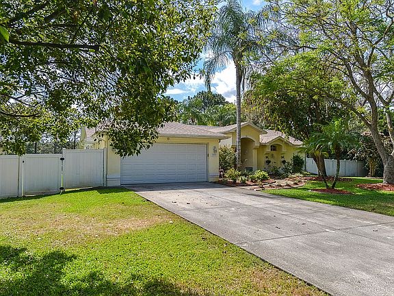 3rd image of 12810 Honeybrook Dr