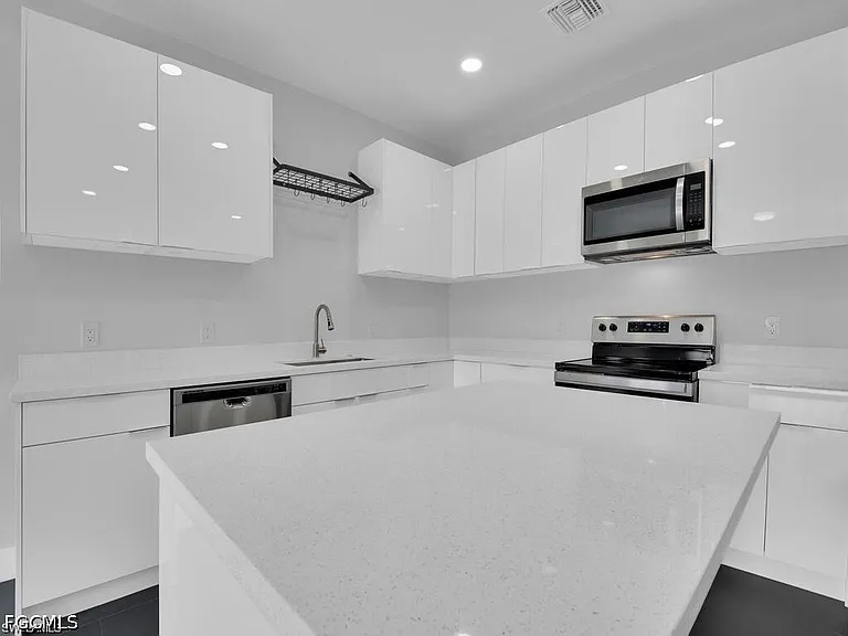 4550 29th St SW — Photo 7