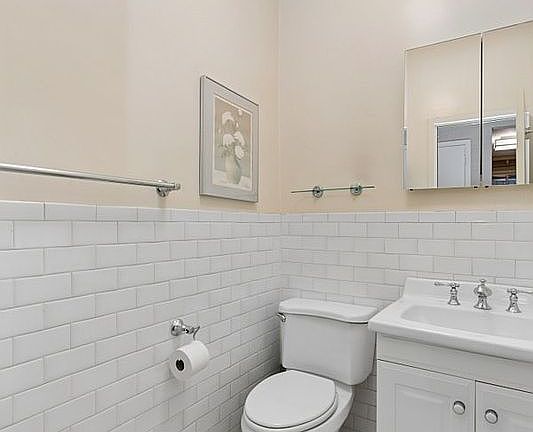 2nd image of 35 E 85th St #Of3s