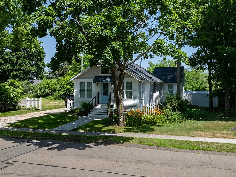 98 Union St — Photo 4
