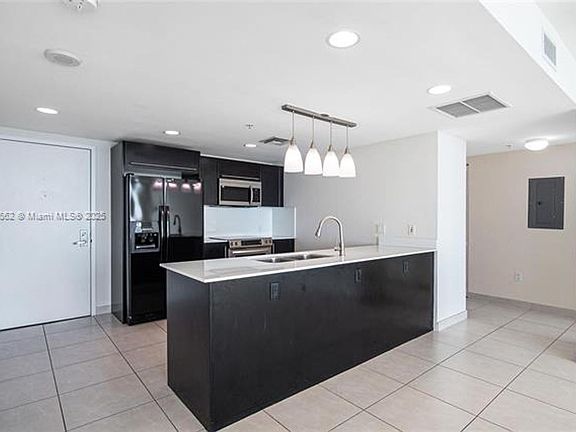 4th image of 665 NE 25th St APT 1803