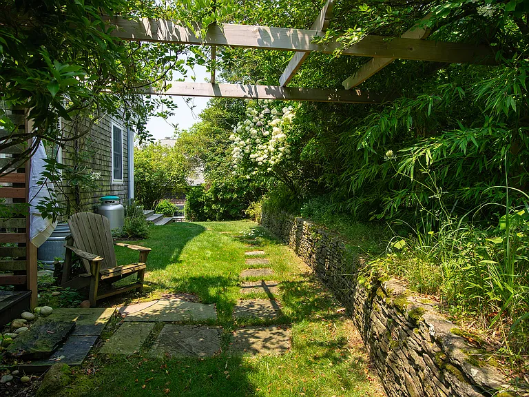 56 Seaview Ave — Photo 26