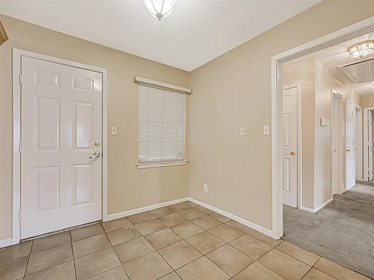 3816 Newton Dr — Photo 11