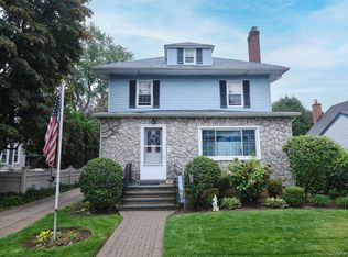 17 Concord St, Floral Park, NY 11001