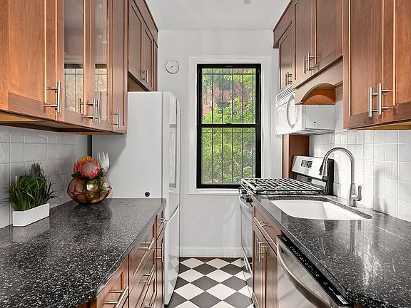 5th image of 57 Park Ter E APT B17