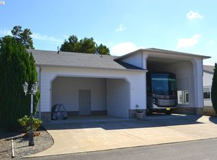 16 Pond Ln, Lakeside, OR 97449