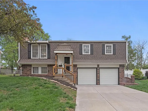 1704 W Normandy Dr, Olathe, KS 66061