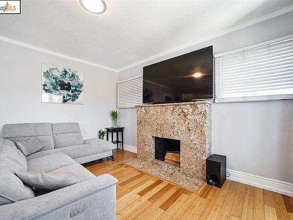 3rd image of 8032 Iris St