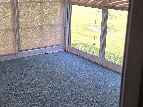 3rd image of 10719 Dupont Blvd