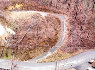 652 Wiley Oakley Dr, Gatlinburg, TN 37738