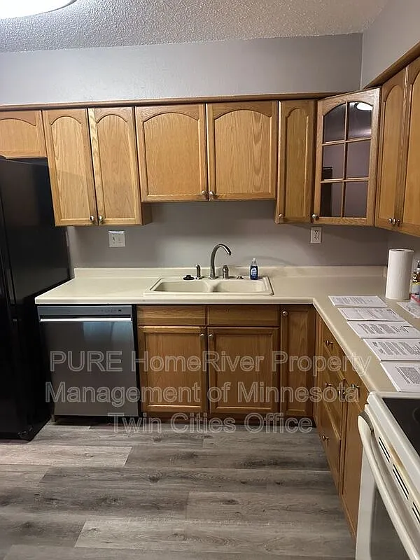 2 bed, 1.0 bath, 910 sqft, $1,349 — Photo 3