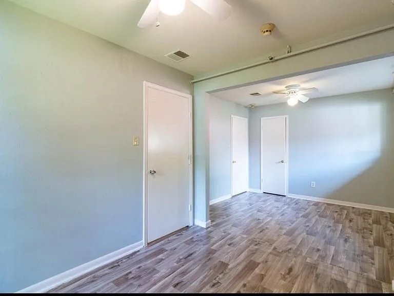 7621 Gleason Rd — Photo 6