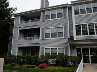 2205 Candlelight Ct, Helmetta, NJ 08828