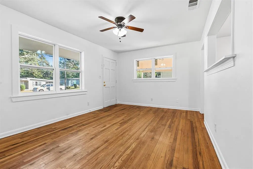 3 bed, 912 sqft, $1,700 — Photo 3
