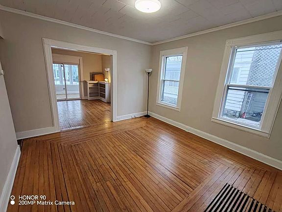 3rd image of 116 Leroy St