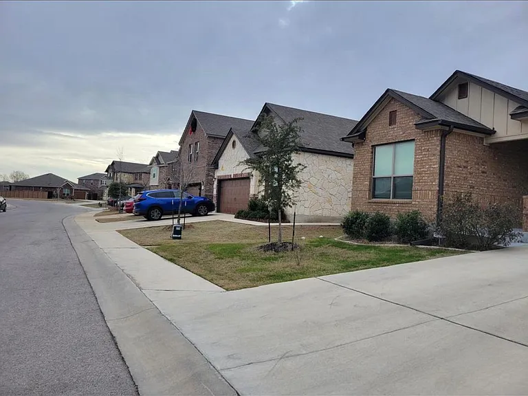 405 Kaden Prince Dr — Photo 3