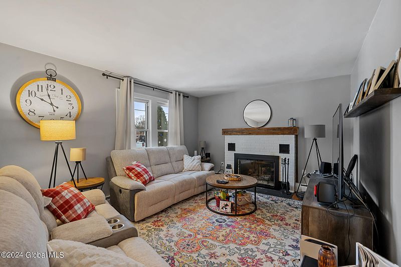 3rd image of 2053 Caldicott Road