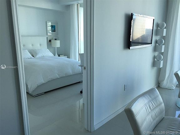 5th image of 500 Brickell Ave APT 3305