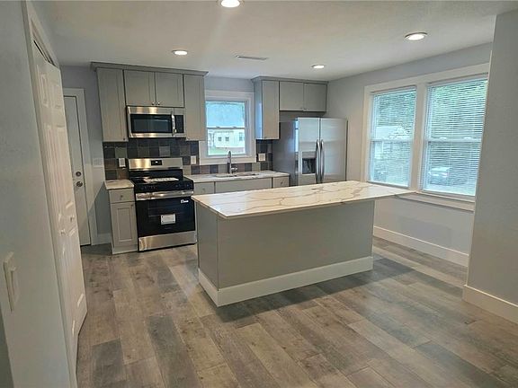 4th image of 110 Rexton Dr