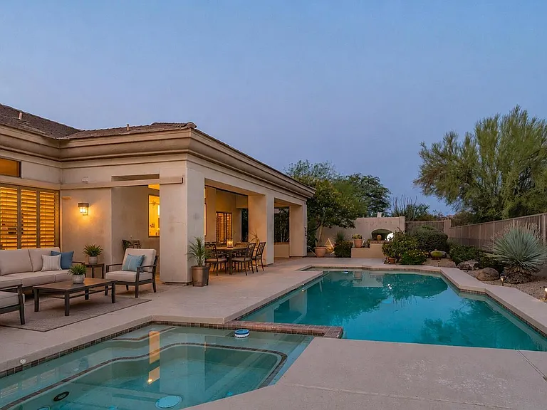 6461 E Crested Saguaro Ln — Photo 2