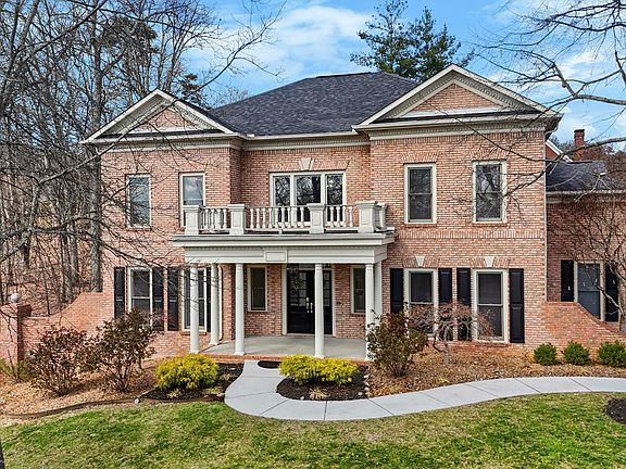 2nd image of 1054 Colonial Dr