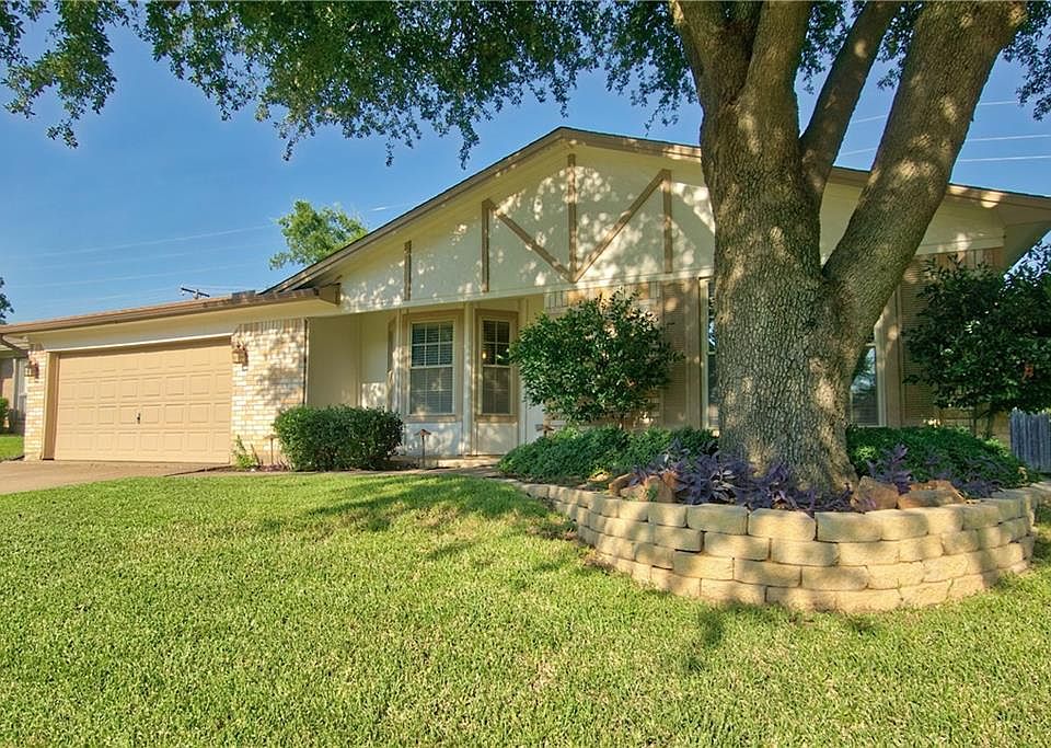 1st image of 3204 Meadow Wood Ln