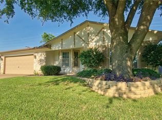 3204 Meadow Wood Ln, Bedford, TX 76021