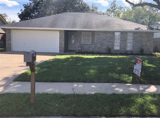 1100 Molina Dr, Angleton, TX 77515