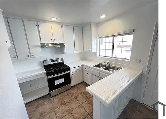 2 bed, 800 sqft, $2,995 — Photo 4
