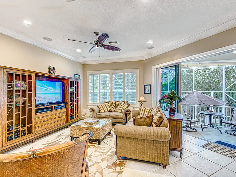 454 Island Cir — Photo 10