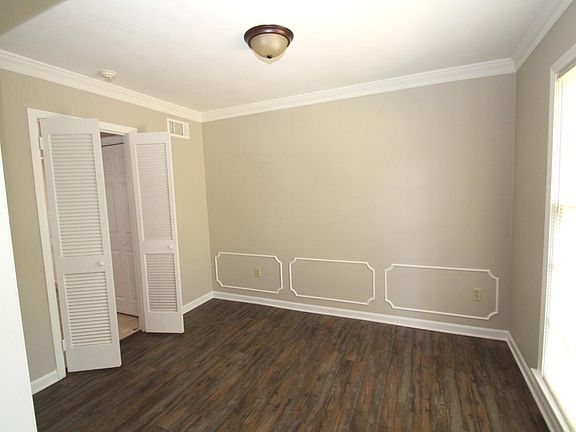 5th image of 3331 Foxbriar Dr