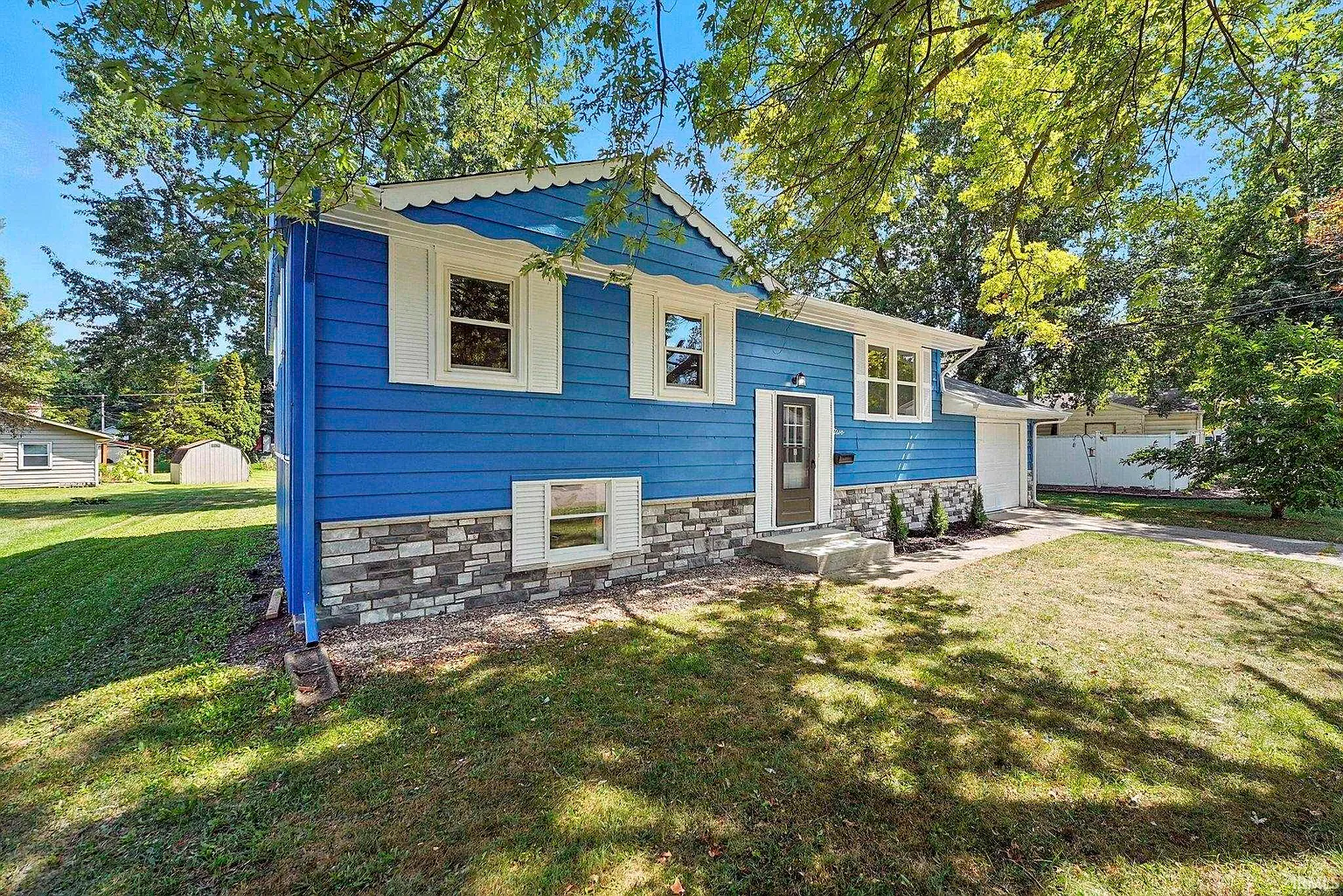 2 Blue River Dr photo 1