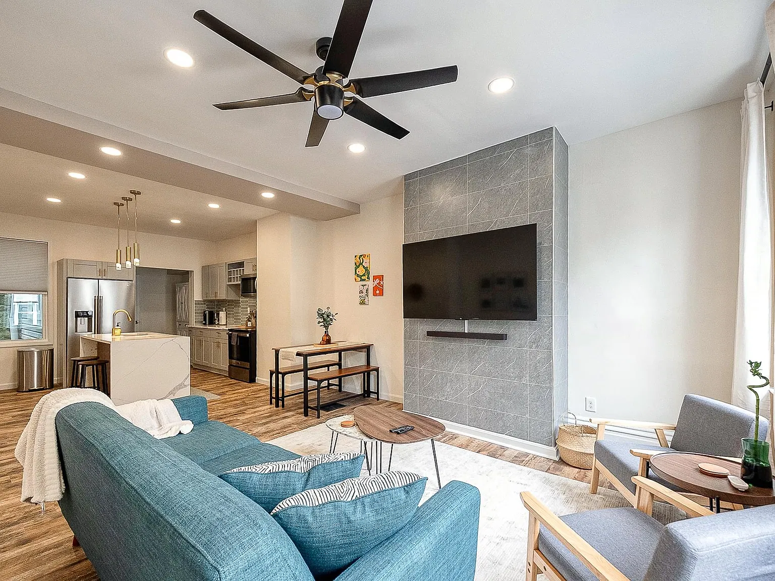 3 bed, 1962 sqft, $3,200 — Photo 2