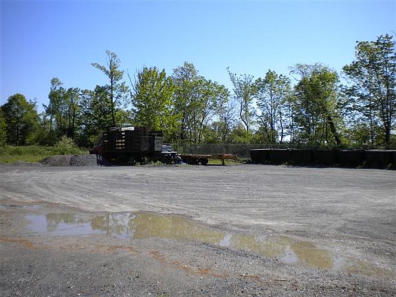 3rd image of 96 Steves Ln