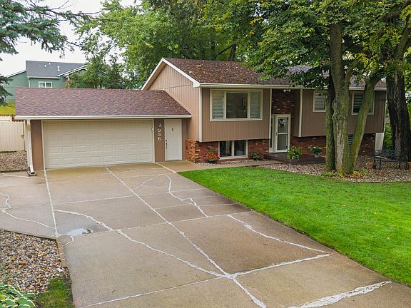 2nd image of 936 Shagbark Dr